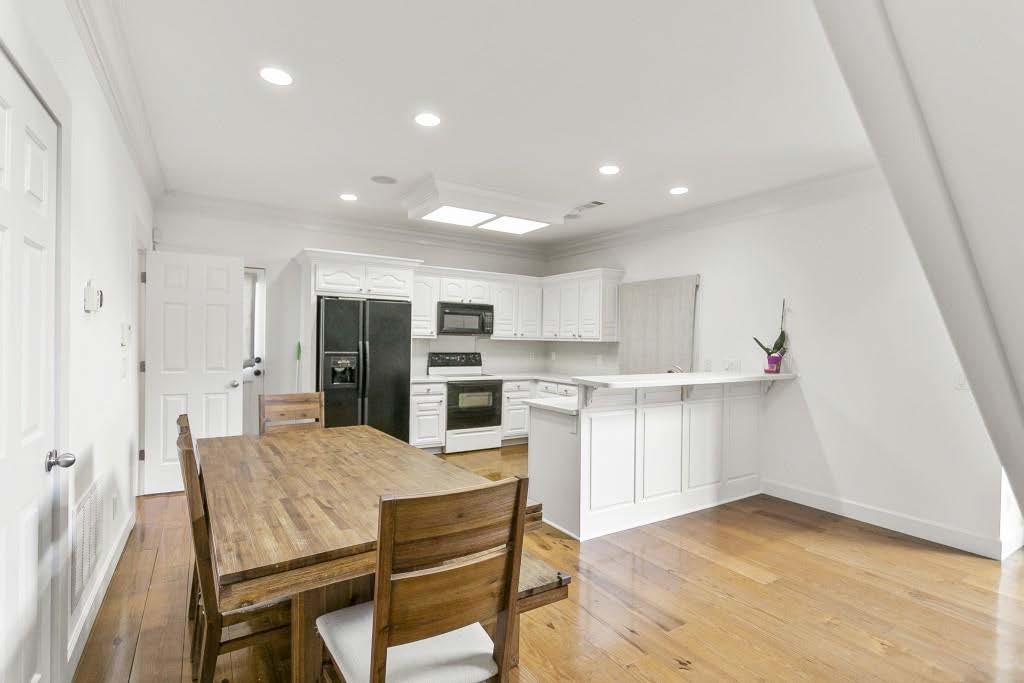 Guest kitchen in all white.