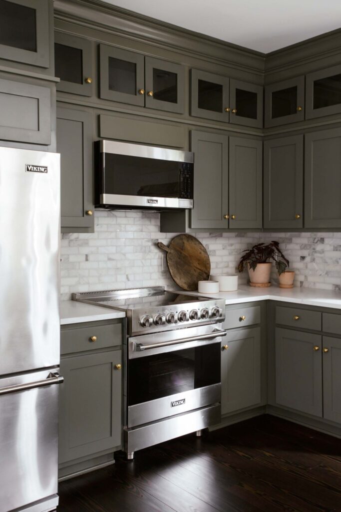  Guest kitchen Viking stainless steel range, microwave and refrigerator.